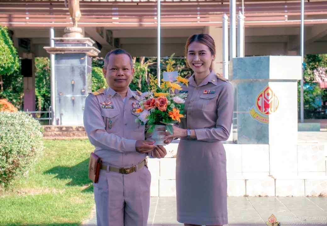 ประดับอินธนูและแสดงความยินดี