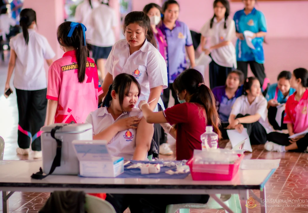 การฉีดวัคซีนป้องกันมะเร็งปากมดลูก ม.6