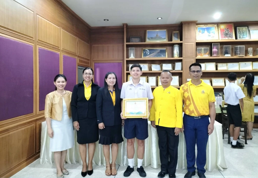 เข้ารับเกียรติบัตรรางวัลนักเรียนพระราชทาน ประจำปีการศึกษา ๒๕๖๖ ระดับจังหวัดบุรีรัมย์