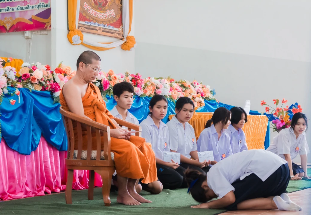 พระวัฒนา เสลาคุณ จกฺกวโร มอบทุนการศึกษานักเรียน