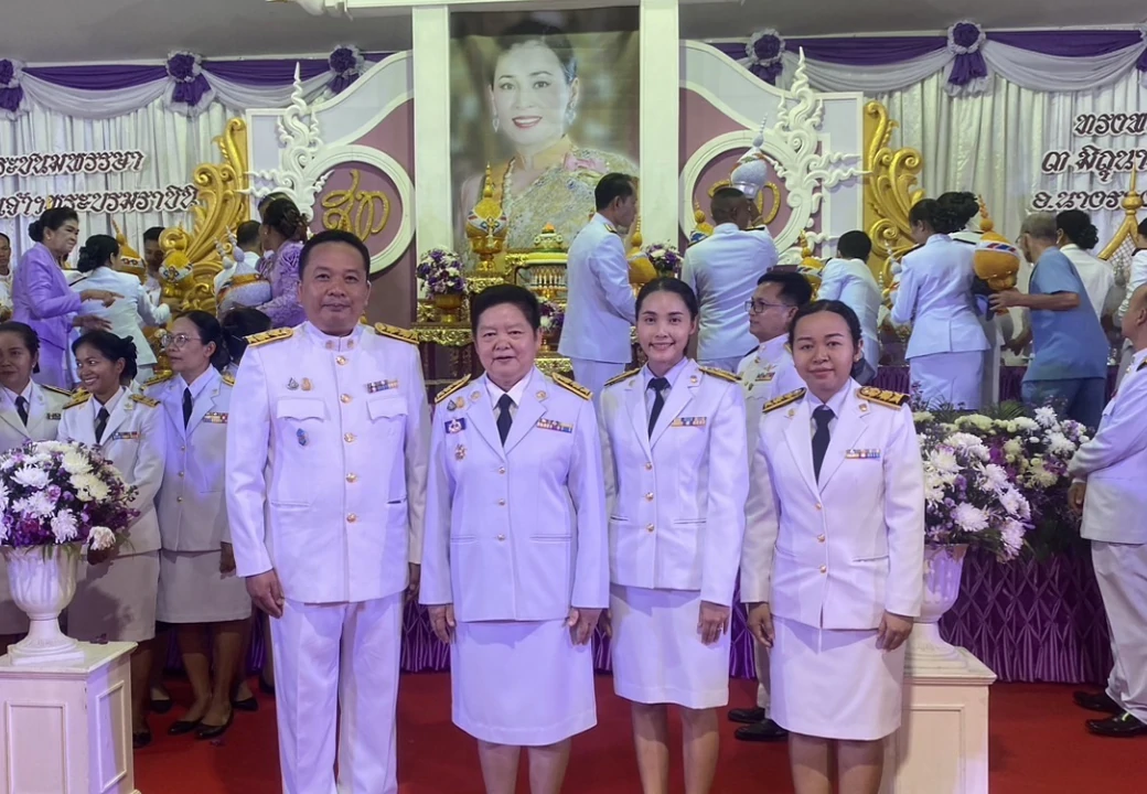 พิธีจุดเทียนถวายพระพรชัยมงคล การลงนามถวายพระพรชัยมงคล อำเภอนางรอง