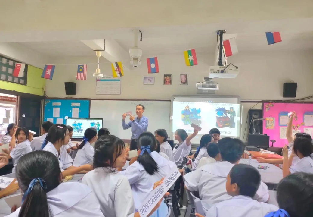 โครงการประเมินและติดตามผลการนำรูปแบบการจัดการเรียนการสอนตามแนวการเรียนรู้เชิงรุกเพื่อเพิ่มพูนทักษะการสื่อสารภาษาอังกฤษ