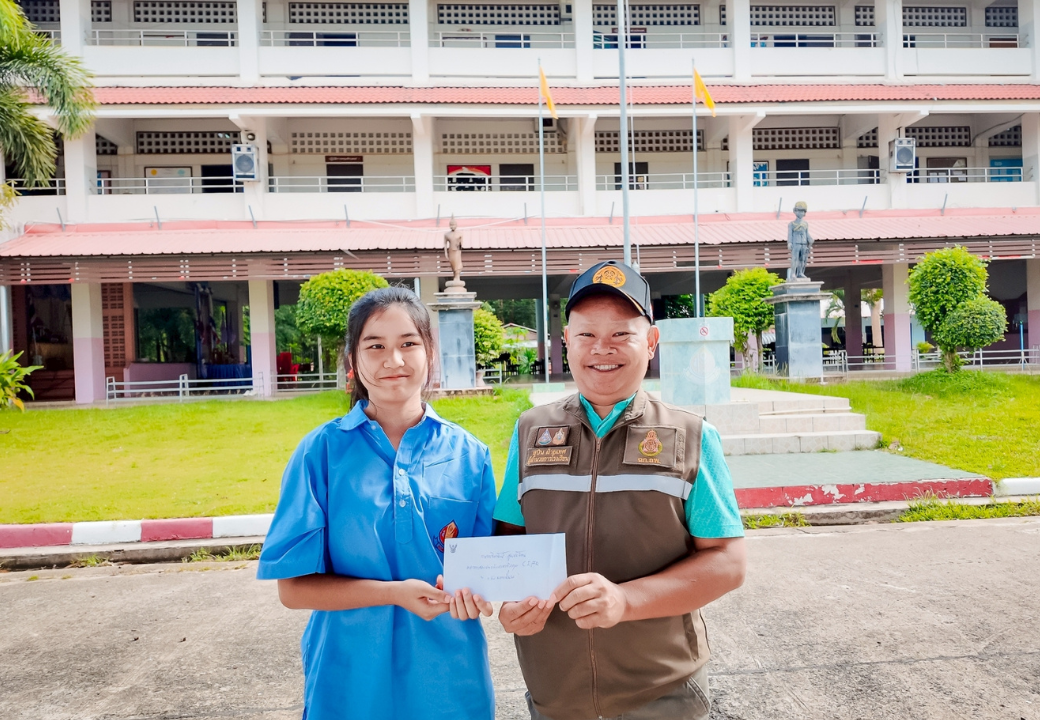 มอบรางวัลให้กับนักเรียนที่เข้ารับการทดสอบวัดระดับ CEFR ได้คะแนน ระดับ ยอดเยี่ยม