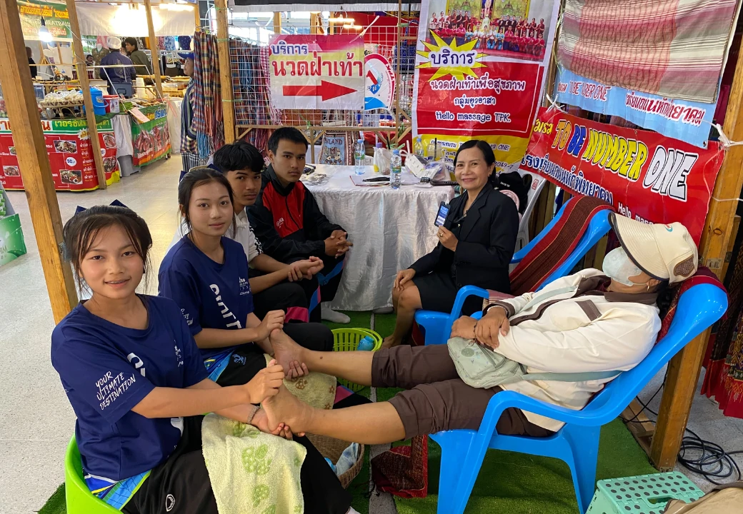 Hello massage ชมรม TO BE NUMBER ONE หารายได้ระหว่างเรียน นวดฝ่าเท้า