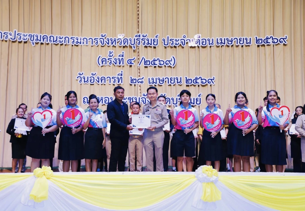 รับมอบเกียรติบัตรแสดงความยินดีในการประกวดชมรม TO BE NUMBER ONE ระดับภาคตะวันออกเฉียงเหนือ