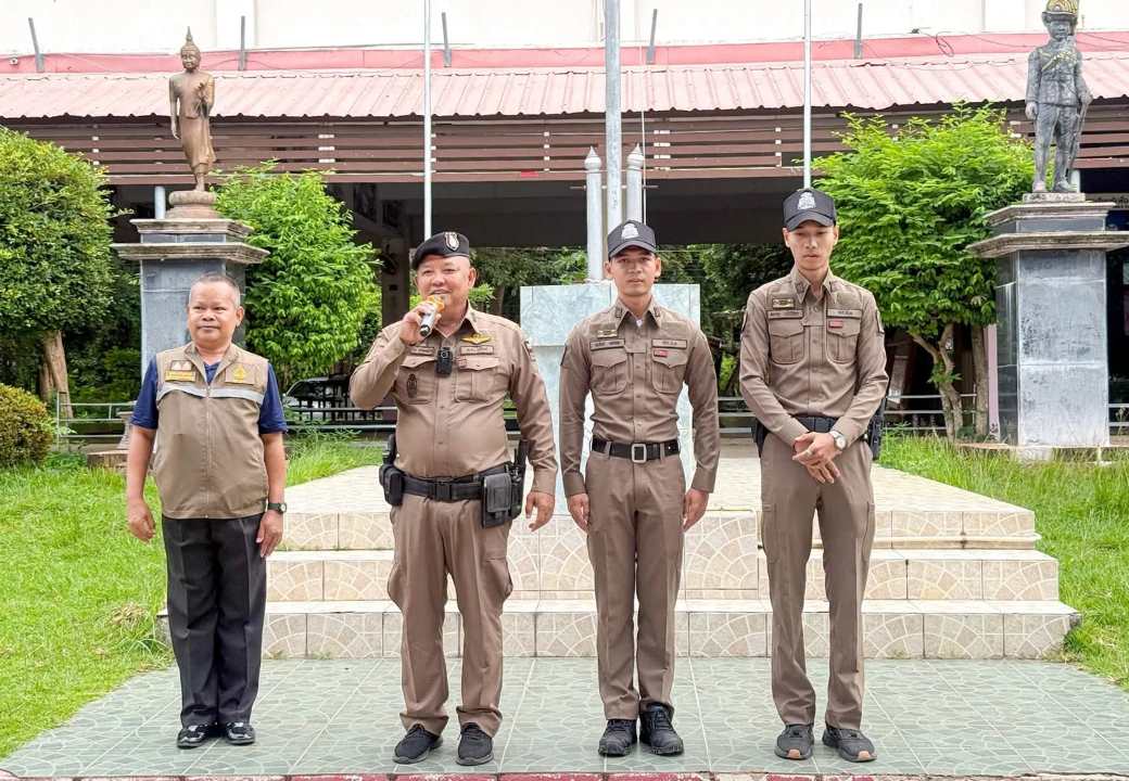 ชุดจราจรและสายตรวจรถจักรยานยนต์ สถานีตำรวจภูธรนางรอง ให้ความรู้เรื่องกฎหมายจราจรและปัญหารถแต่งท่อไอเสียเสียงดังในโรงเรียน
