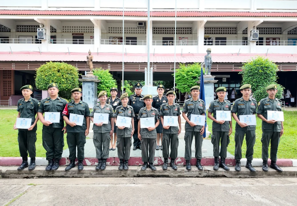 พิธีมอบเกียรติบัตรนักศึกษาวิชาทหาร ที่ผ่านการฝึกอบรมหลักสูตรนักศึกษาวิชาทหารบังคับบัญชาและจราจร