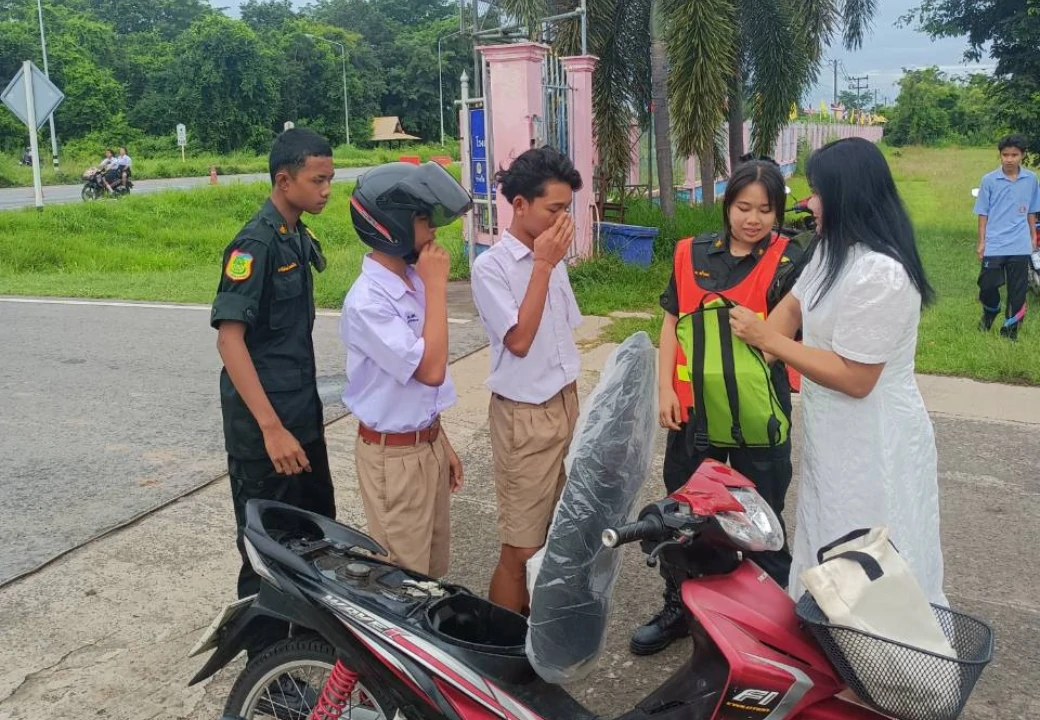 การตรวจค้นสิ่งของต้องห้าม อาวุธ และสุ่มตรวจกระเป๋านักเรียนตาม 9 มาตรการ ยกระดับความปลอดภัยสถานศึกษาของกระทรวงศึกษาธิการ
